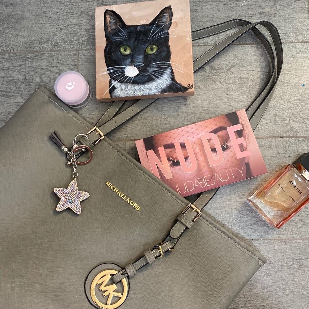 🎁BDAY SALE🎁 Gray Michael Kors Bag